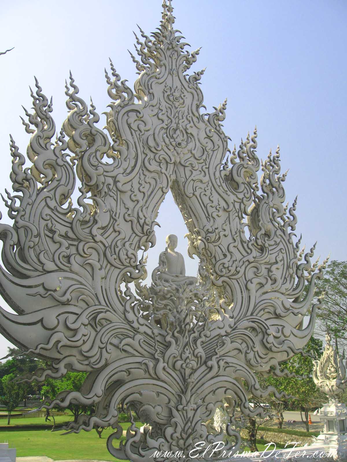 Gran representación de Buda en Wat Rong khun 