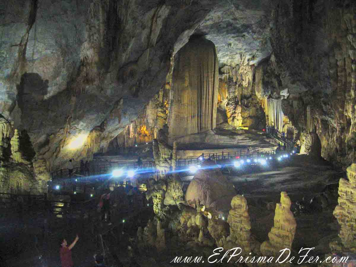 Sala gigante dentro de la cueva