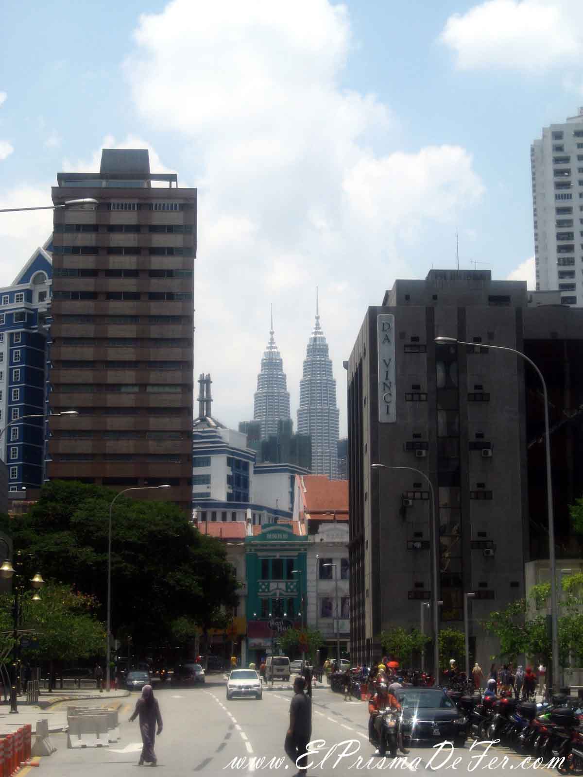 Las Torres Petronas desde lejos
