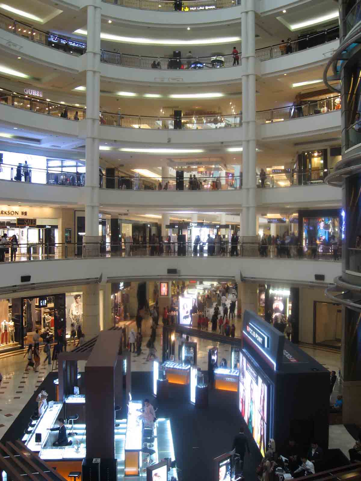 Centro comercial dentro de las Torres Petronas