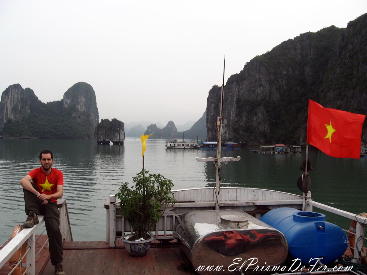 Navegando por Halong Bay