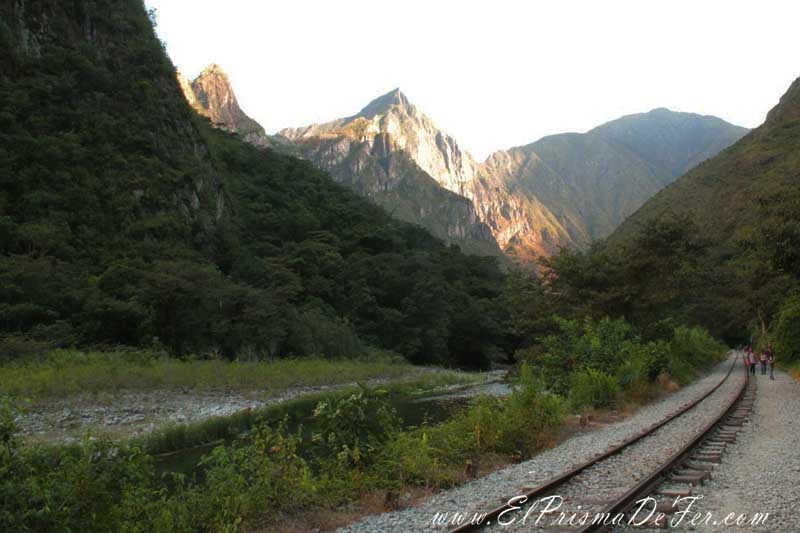 Caminata entre Hidroeléctrica y Aguas Calientes