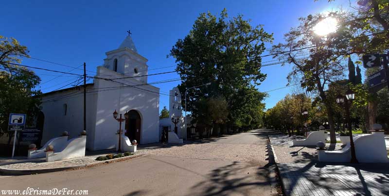 Iglesia del pueblo 25 de Mayo, camino a los Reyunos - San Rafael
