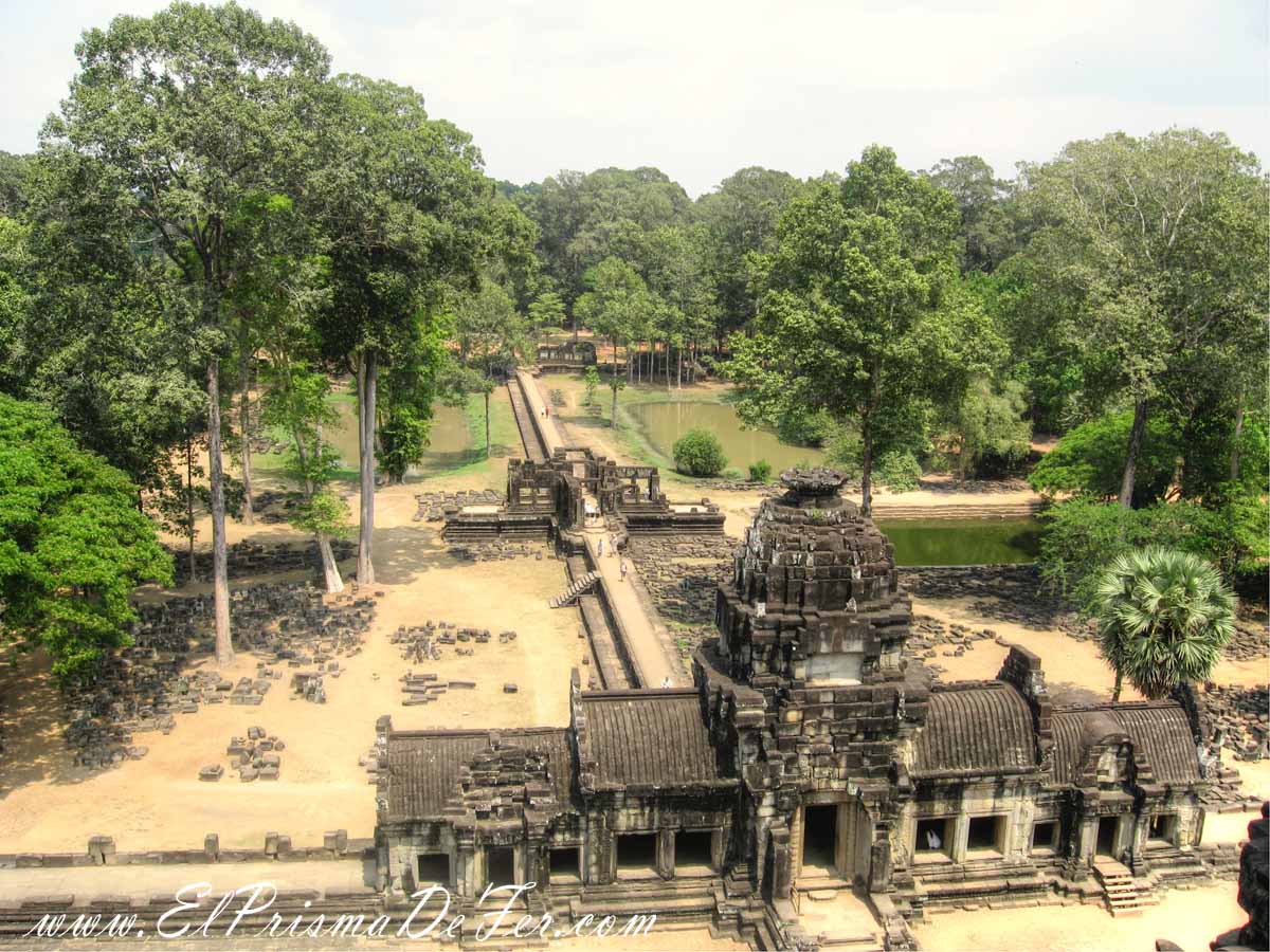Desde la terraza en el templo Baphuon