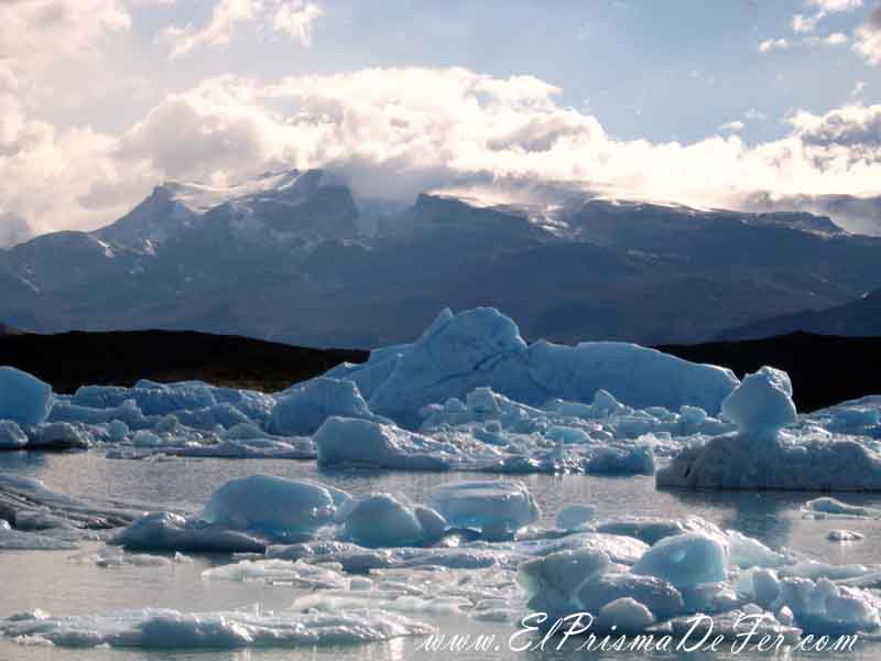Témpanos sobre el Lago