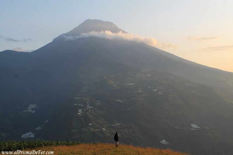 Vista al volcán Tungurahua desde el mirador de las antenas - Baños