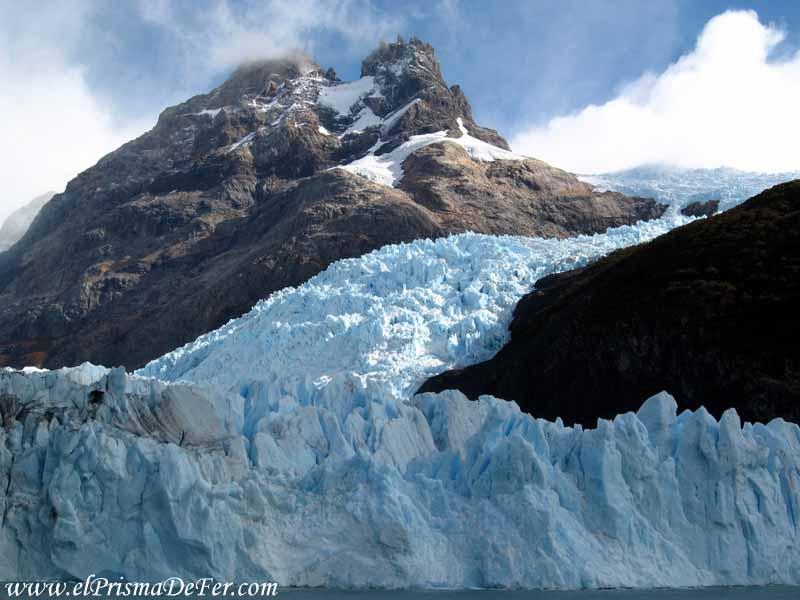 Vista del Glaciar Upsala desde el barco - El Calafate