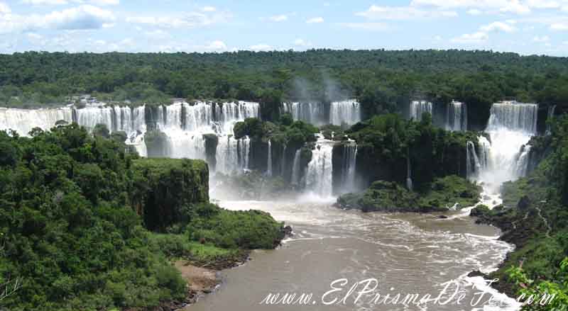 Vistas panorámicas de las Cataratas del Iguazú desde el lado Brasilero