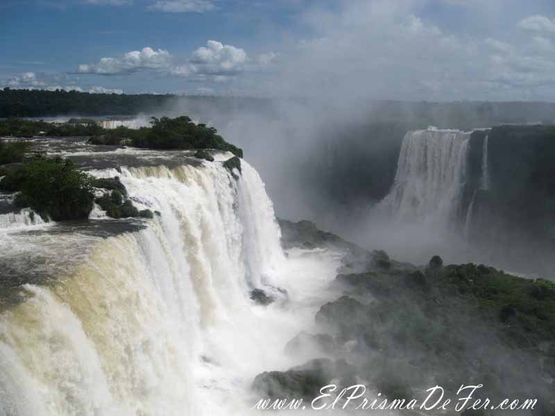 Mas al fondo estaría la Garganta del Diablo, pero desde el lado Brasilero solo se llega hasta aca