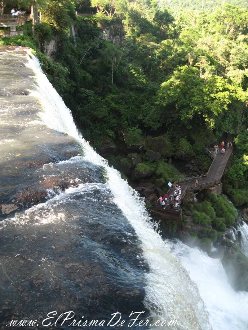 Vista sobre uno de los Saltos de las Cataratas de Iguazú