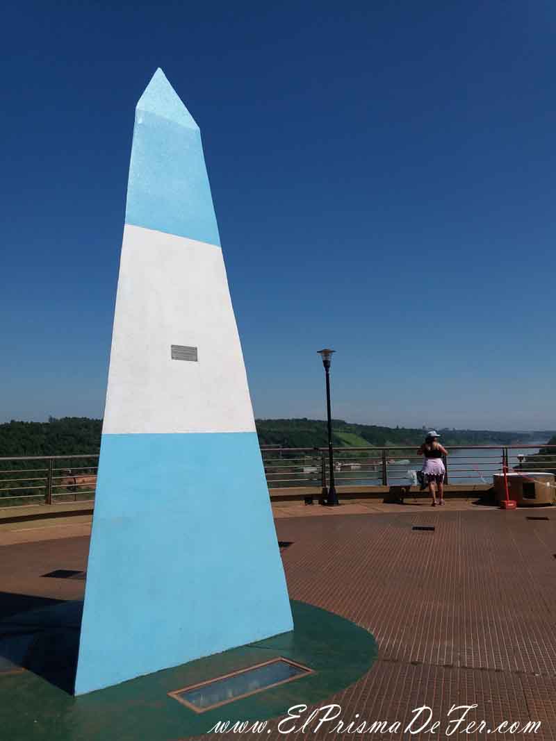 Hito de las 3 fronteras en Puerto Iguazú