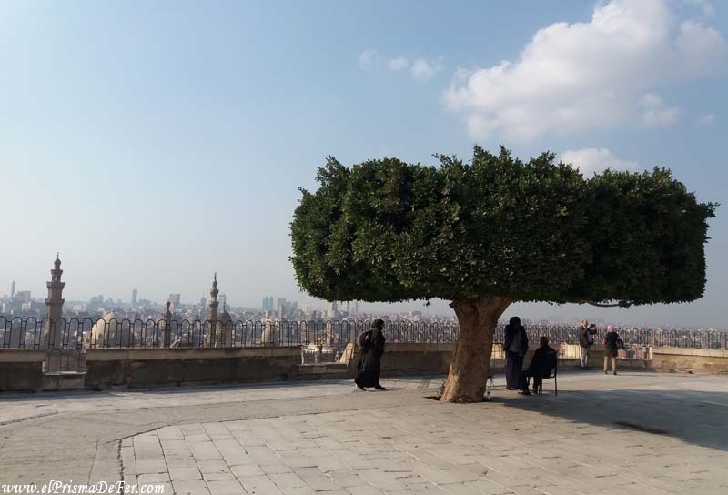 Una terraza con vistas a la ciudad dentro de la ciudadela de Saladino - El Cairo