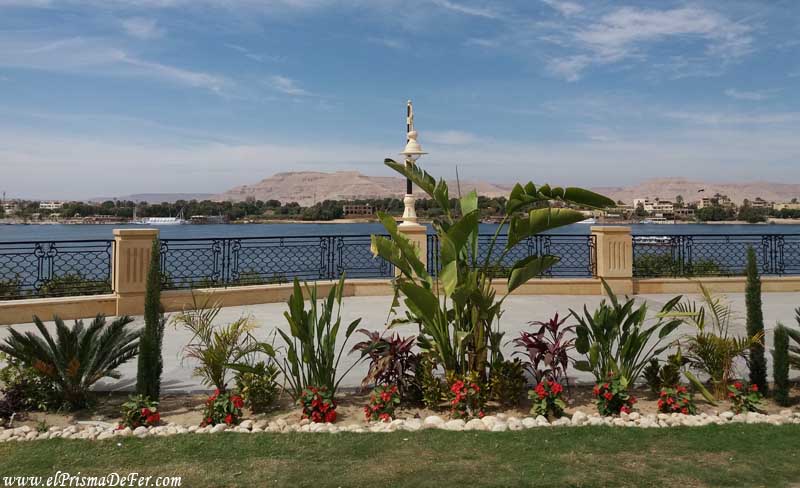 Paseo de la costa en Luxor