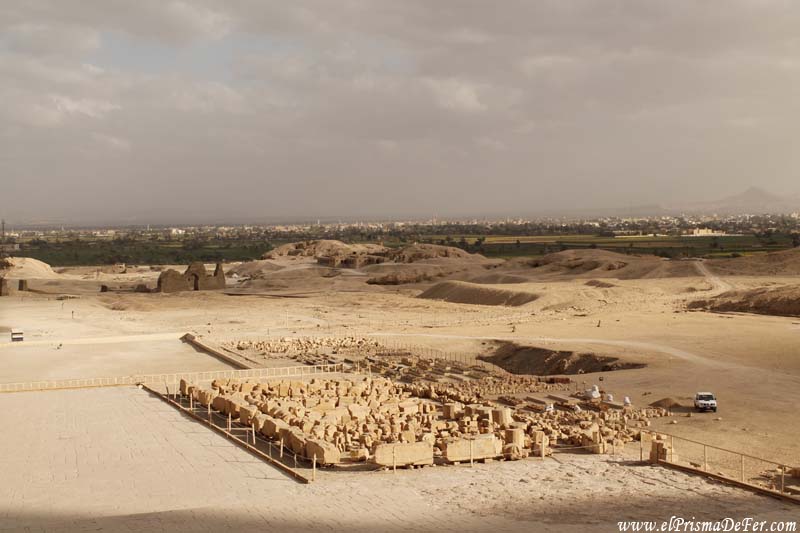 Vista desde el Templo Hatshepsut en la ribera occidental de Luxor
