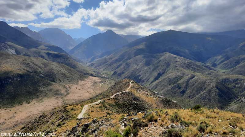 Vista del Valle de Uco desde la cima del Cerro de La Cruz - Camino Manzano Histórico, Mendoza