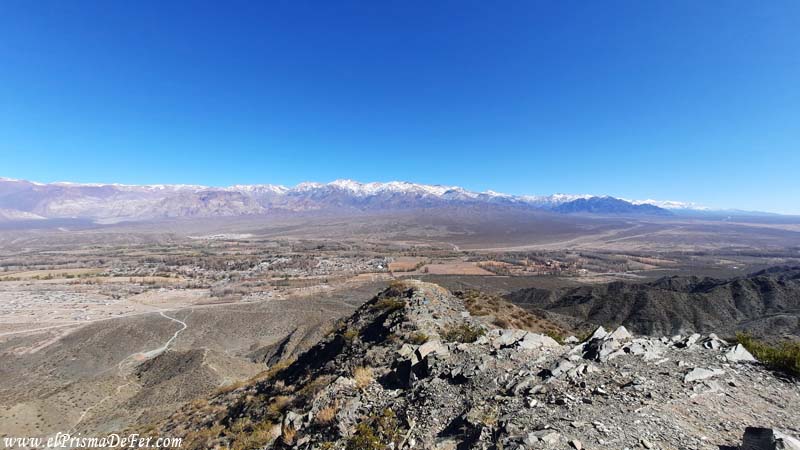 Vistas a la cordillera desde un mirador en Uspallata