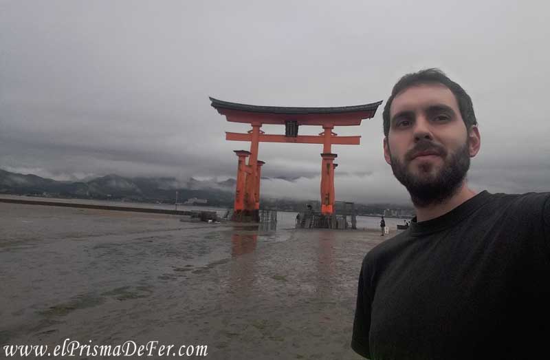 Selfie Miyajima, con el Torii flotante de fondo