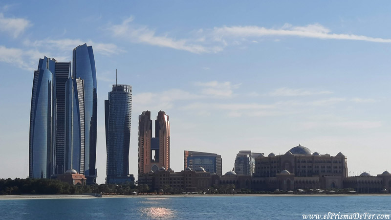 Vista al Skyline de Abu Dhabi