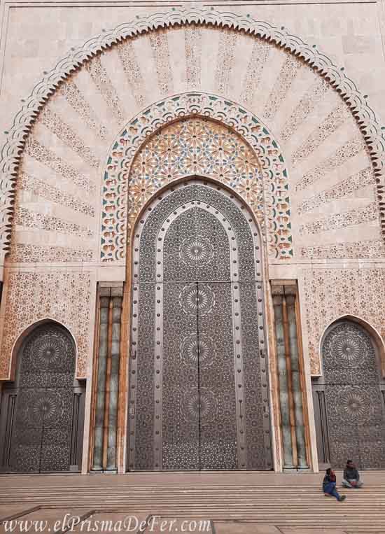 Espectacular arquitectura de la Mezquita Hassan