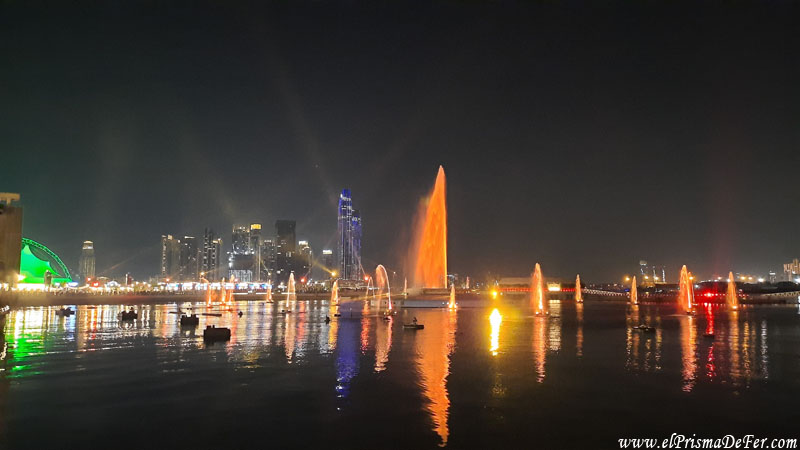 Show de luces y agua en el Dubai Festival City Mall