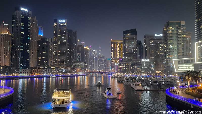 Marina de Dubai de noche