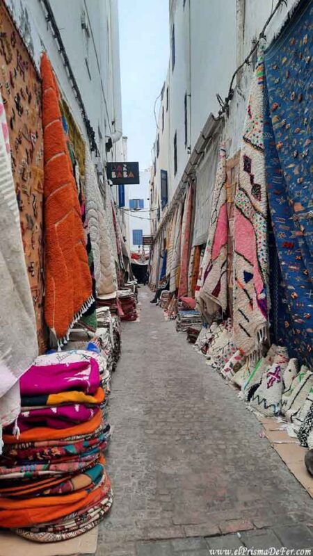 Puestos de Alfombras y otras artesanías en la medina