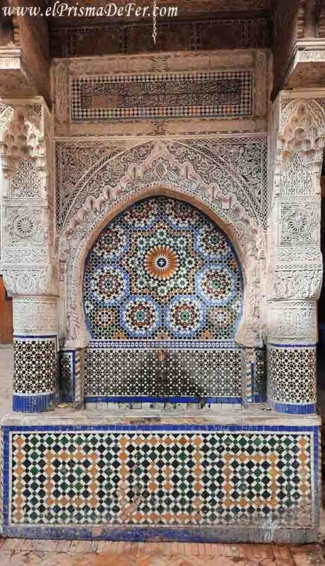Fuente medieval en la medina de Fez