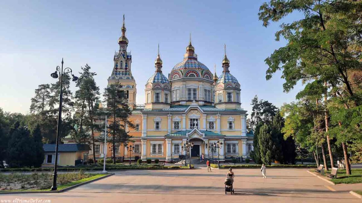 La Catedral de la Ascensión en Almaty - Kazajistán