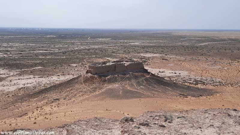 Ruinas de un Castillo en medio del desierto en Khiva