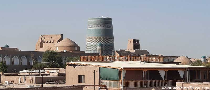 Vista de Itchan Kala en Khiva desde una terraza