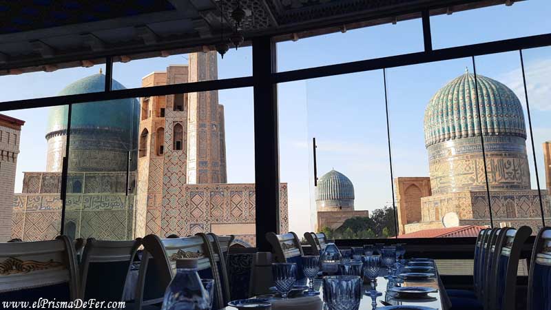 Vista de la Mezquita desde dentro de un café