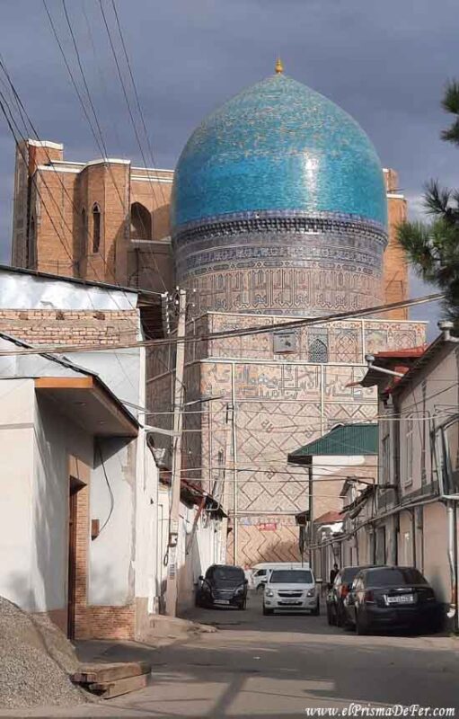 Vista impactante de Mezquita Bibi Khanum en Samarcanda