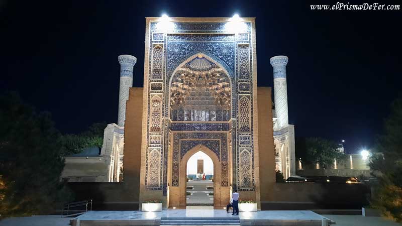 Entrada a Gur-e-Amir, el mausoleo de Timur