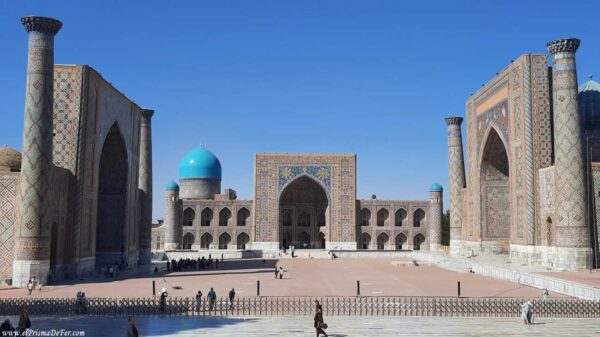 Plaza de Registán en Samarcanda, Uzbekistán