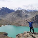 Vista al Lago Ala Kul desde el paso de montaña - Kirguistán