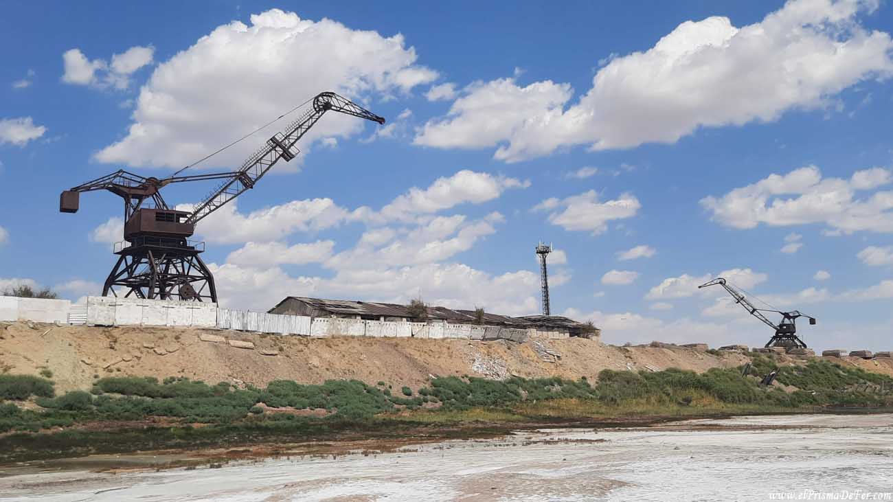 Puerto abandonado en Aralsk, Mar Aral del Lado de Kazajistán