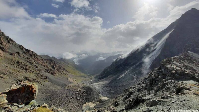 Trekking desde Kyzyl-Suu hasta Jeti-Oguz, cruzando el paso de Archa Tor