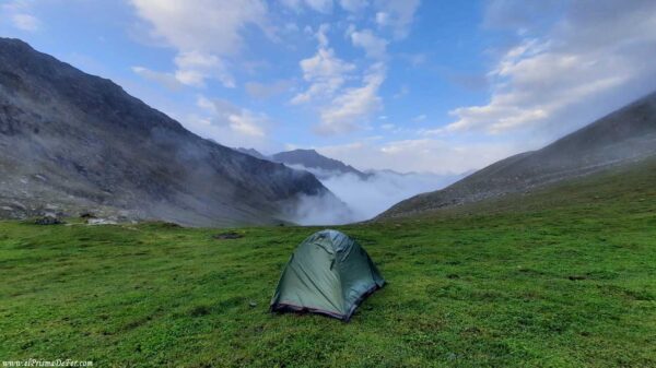 Acampando en el Paso de montaña Archa Tor
