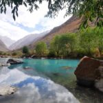 Lago de Jizev Valley en el Pamir - Tayikistán