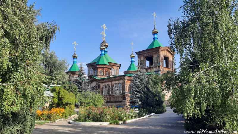 Catedral Ortodoxa de Santa Trinidad en Karakol