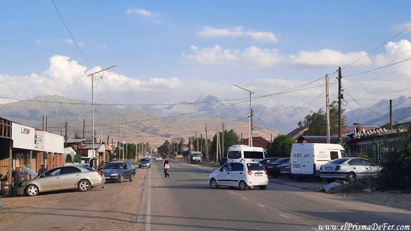 Karakol, ciudad base para hacer trekking en los alrededores