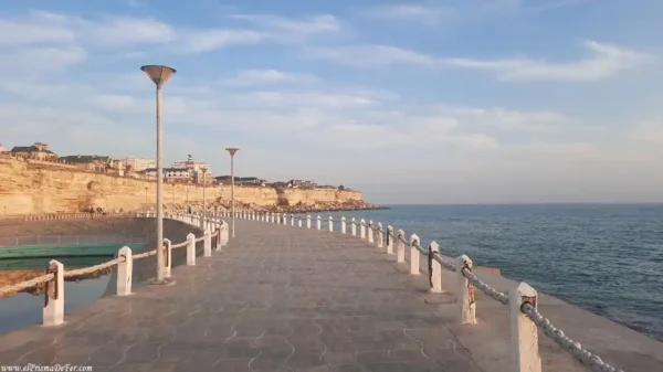 Malecón de Aktau con vistas al Mar Caspio - Kazajistán