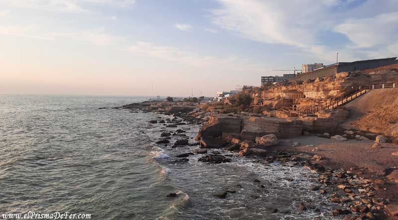 Costa de Aktau con el Mar Caspio - Kazajistán