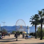 Paseo en la costa del Mar Negro, en la ciudad de Batumi - Georgia