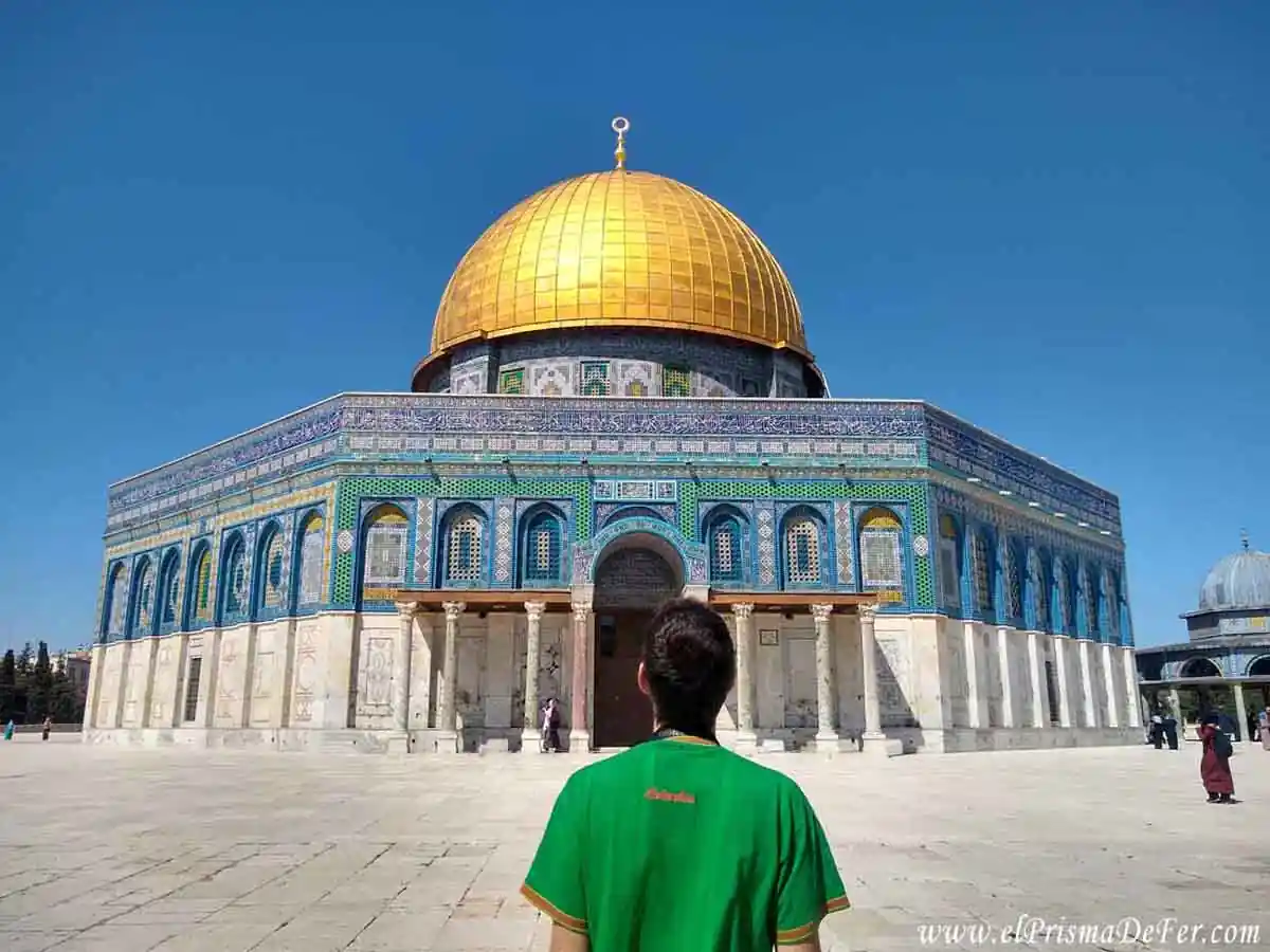 Contemplando el Domo de Roca en Jerusalen