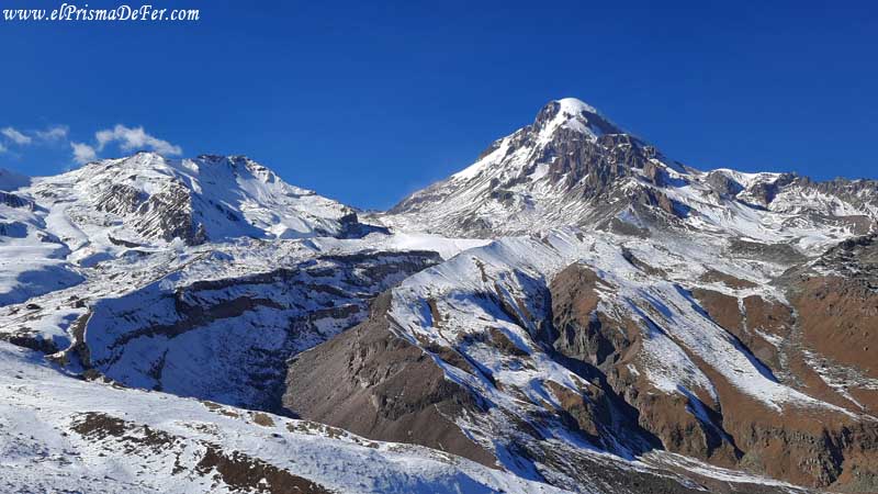 Vista al Monte Kazbegi, camino al Glaciar Gergeti - Kazbegi