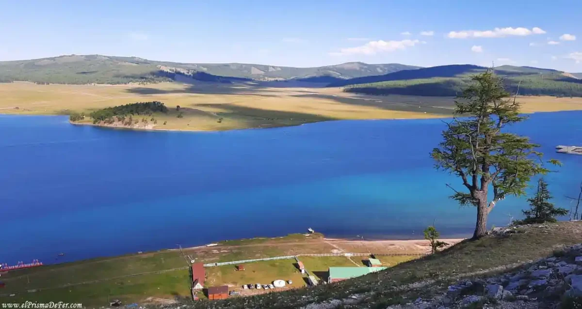 Vista del Lago Khovsgol en Khatgal - Mongolia