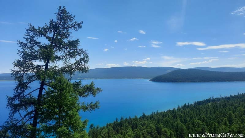 Vista sobre el Lago Khovsgol, al norte de Mongolia