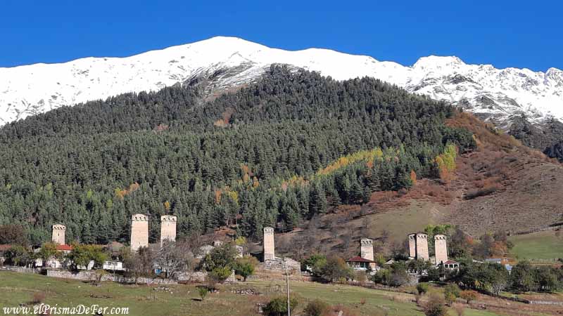 Una de las aldeas en Svanetia - Georgia