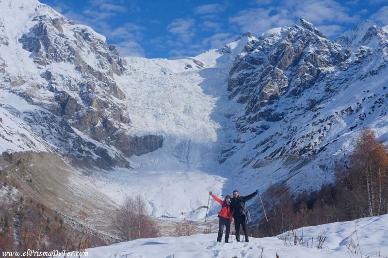 Desde el paso las vistas al Glaciar Adishi son increíbles